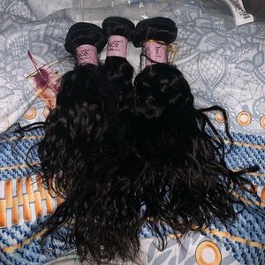 Selling 3 bundles ! In style water wave w/ closure